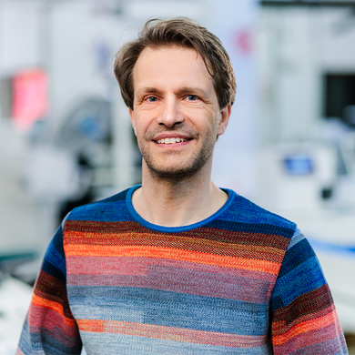 Prof. Aart van Bezooijen
